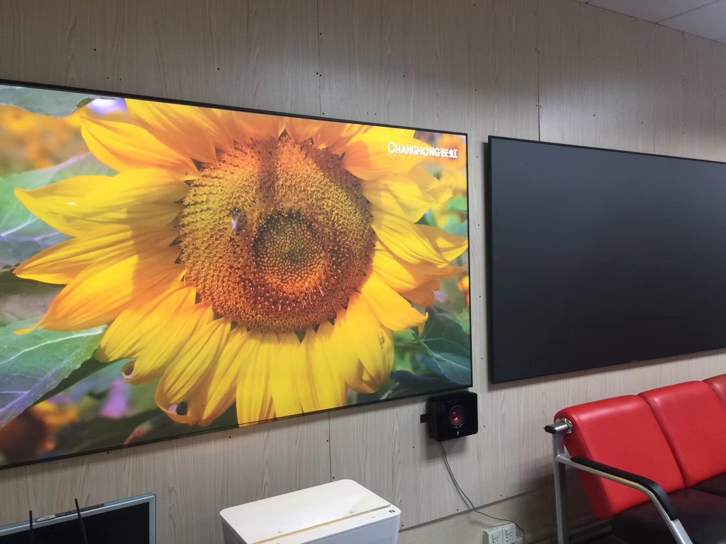 XY Screens-Professional Ultra Short Throw Projection Screen Supplier