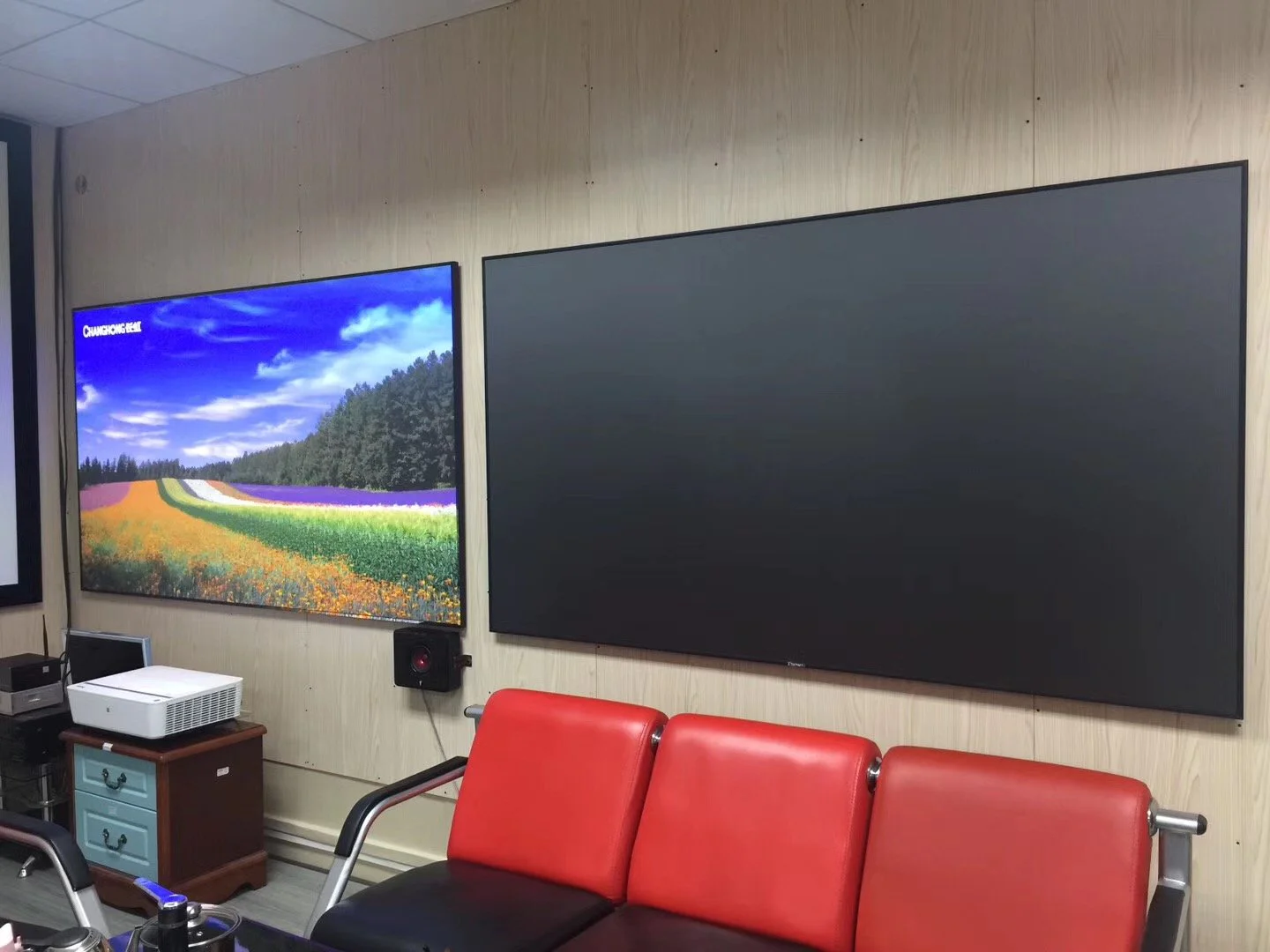 projection ambient XY Screens ultra short throw projector screen